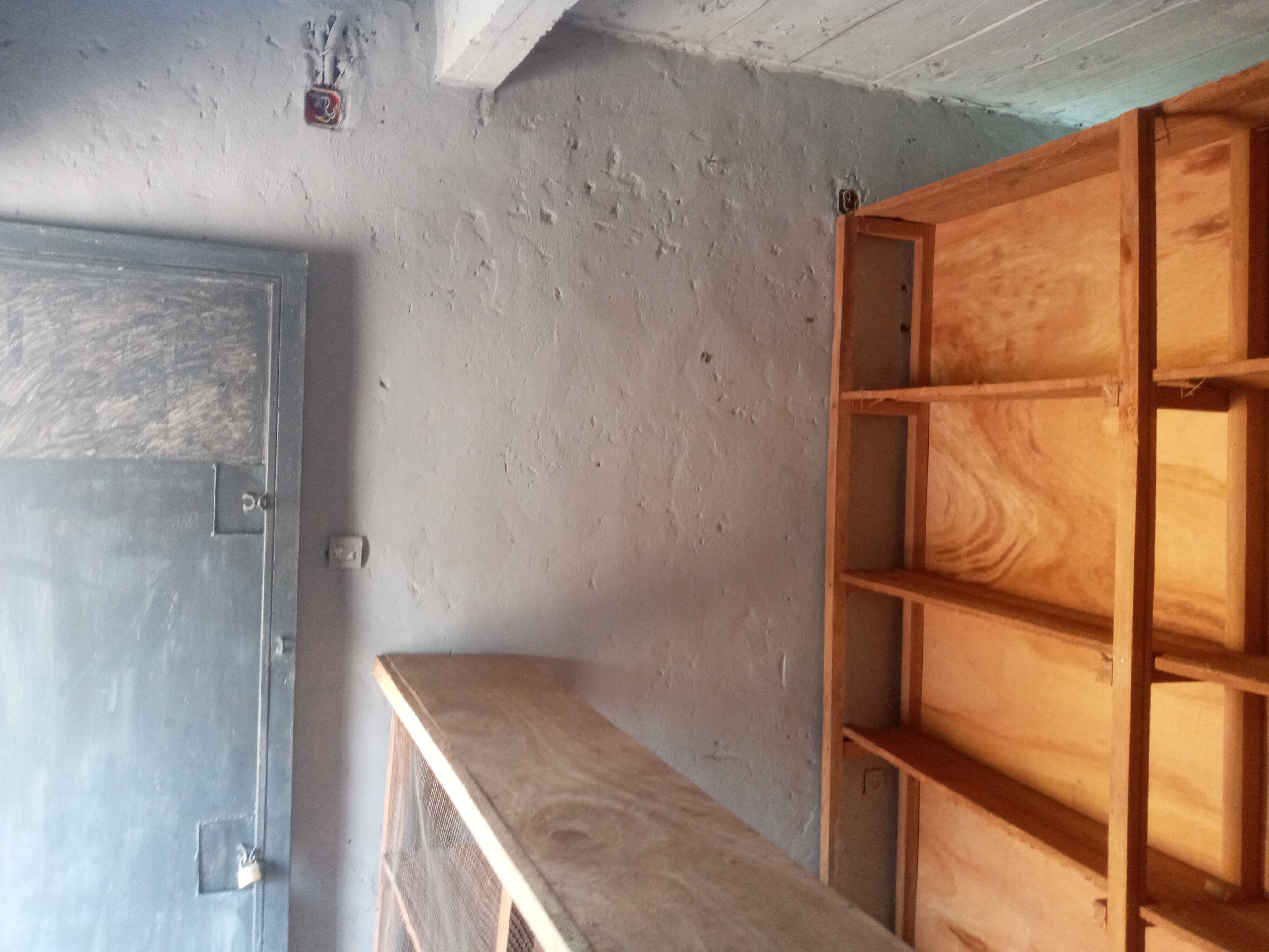 Boutique avec douche 3+1 a badiadingi